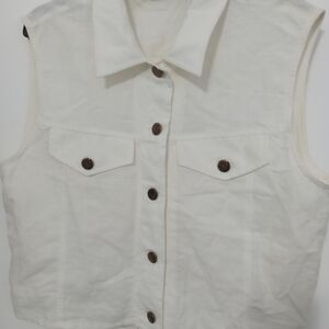 NY Sake sleeveless linen/Cotton button up . Cream white. Penny buttons
